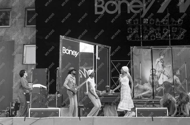 Künnyűzene - A Boney M Budapesten