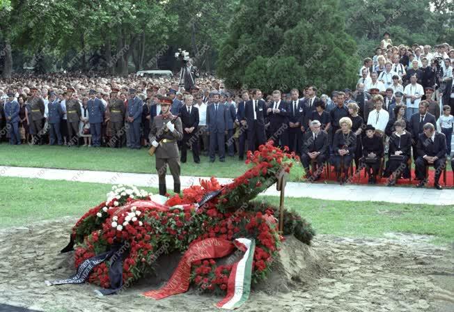Belpolitika - Kádár János temetése 