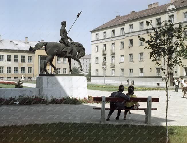 Kultúra - Kuruc lovas bronzszobor Kazincbarcikán