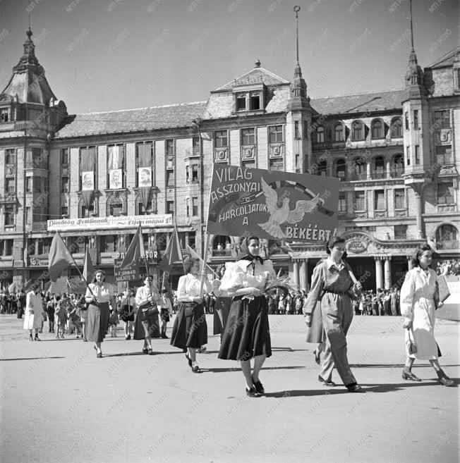 Ünnep - május elseje - Debrecen 