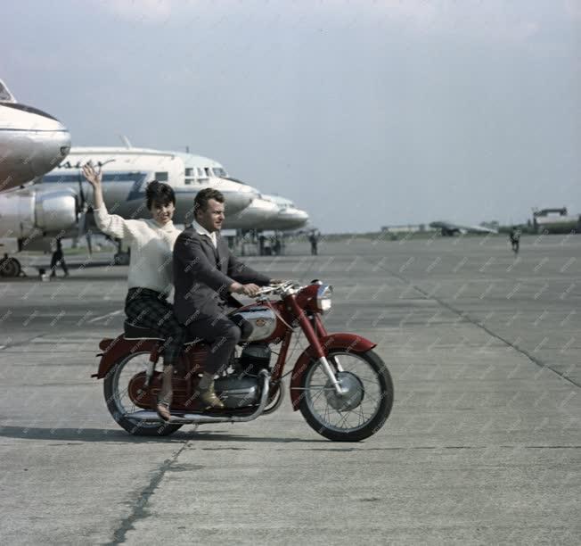 Közlekedés - Reklám - Pannónia motorkerékpár