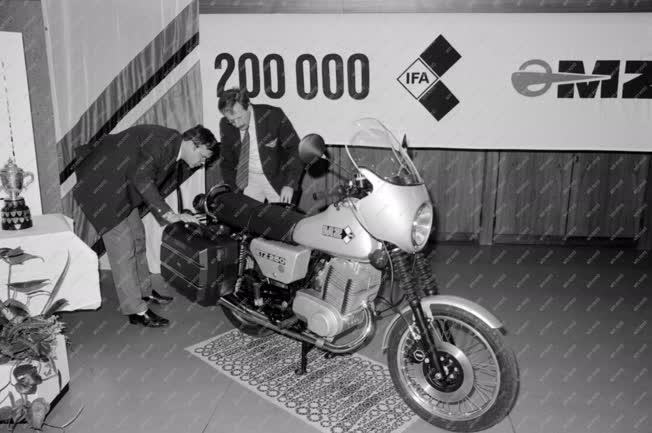Ipar - Közlekedés - A 200 ezredik MZ motorkerékpár