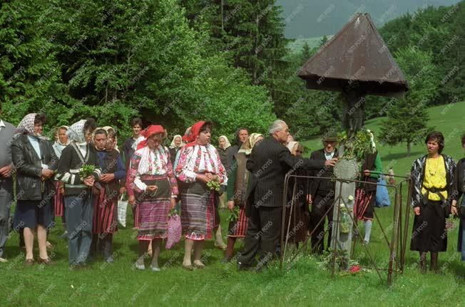 Egyház - Pünkösdi búcsú Csíksomlyón