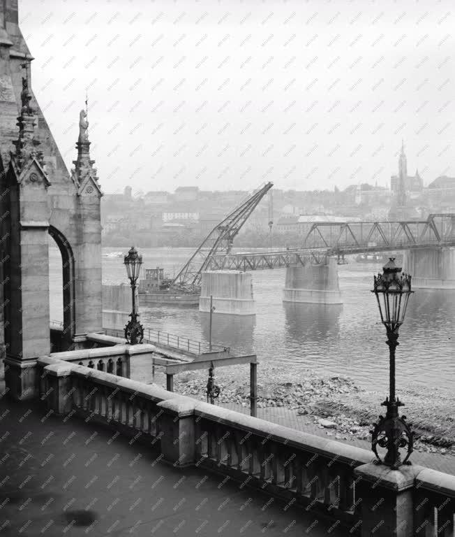 Városkép - Bontják a Kossuth hidat