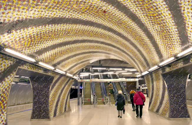 Közlekedés - Budapest - Az M4 metró Szent Gellért téri állomása