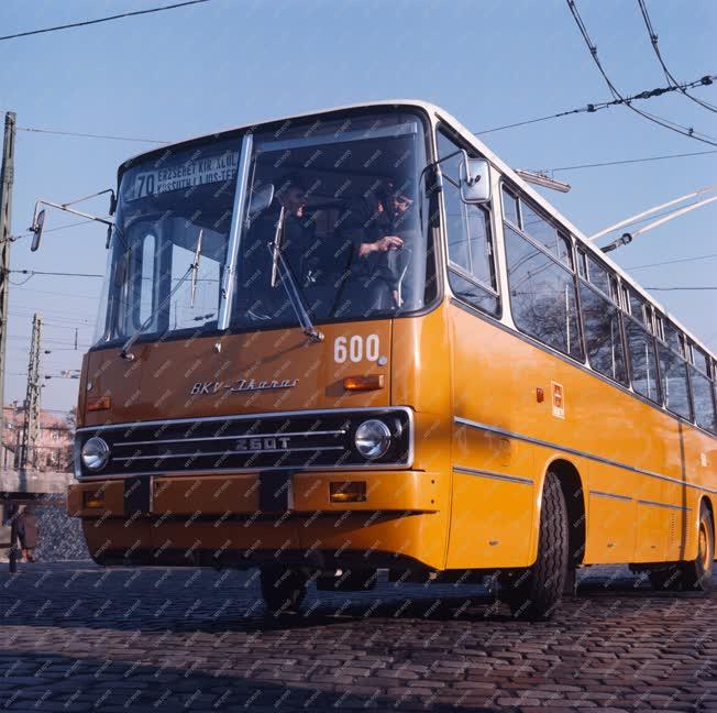 Tömegközlekedés - Ikarus trolibusz