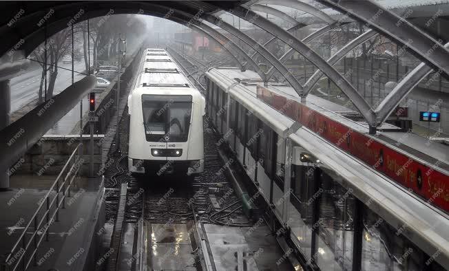 Közlekedés - Budapest - A kettes metró földfelszíni pályaszakasza
