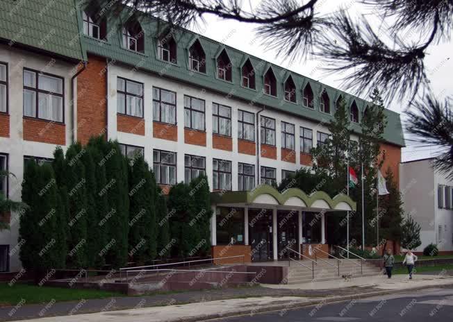 Felsőoktatás - Tatabánya - Az Edutus Főiskola B épülete