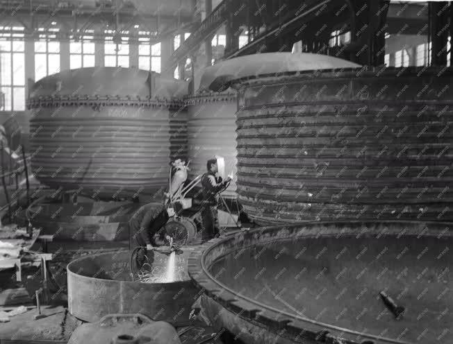 Ipar - Impregnáló kazán készül a Láng Gépgyárban