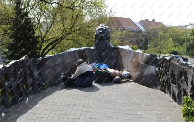 Életkép - Budapest - Hajléktalanok a Béke téren