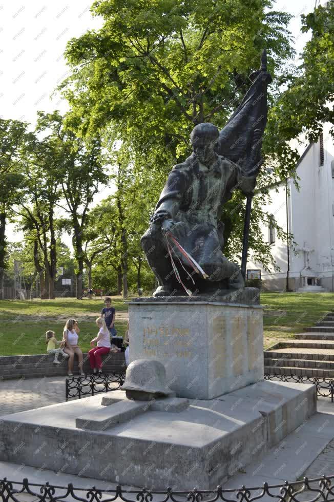 Emlékmű - Budapest - I. és II. világháborús emlékmű