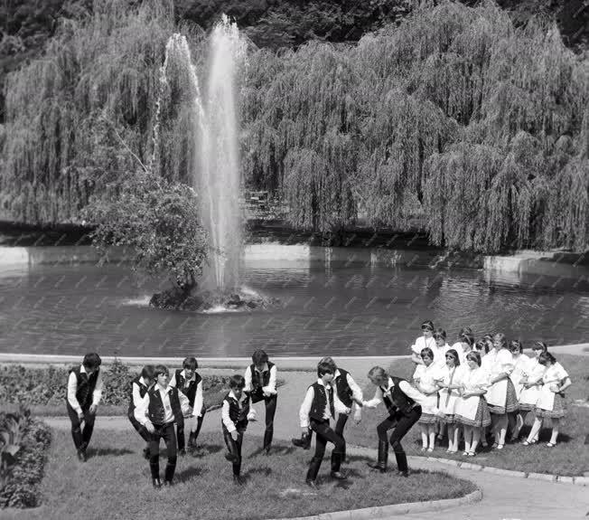 Kulturális kapcsolat - Nemzetközi gyermek- és folklórtábor Kalocsán