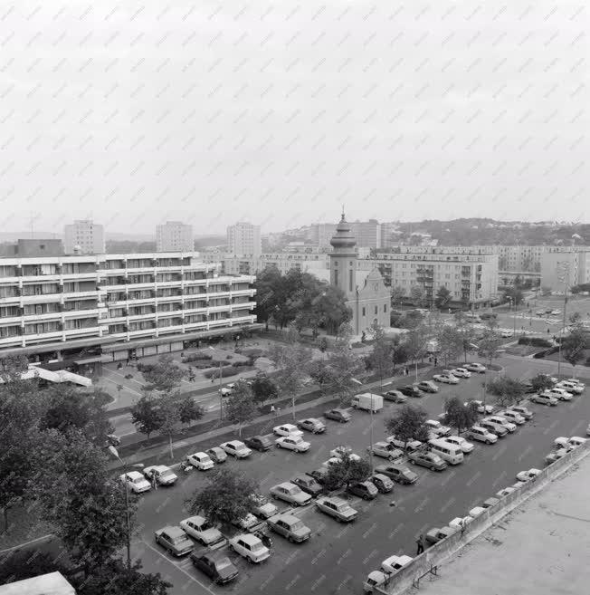 Városkép - Ajka - A Szabadság tér