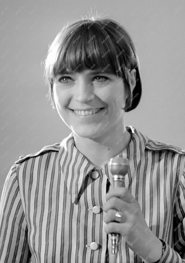 Könnyűzene - Személy - Kovács Kati énekesnő