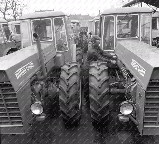 Ipar - Vörös Csillag Traktorgyár - Dutra traktorok