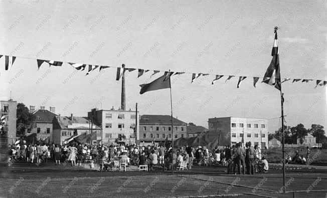 Gyermek - Róbert Károly körúti játszótér felavatása