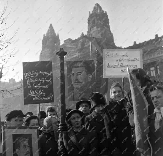 Ünnep - Budapest felszabadításának 5. évfordulója 