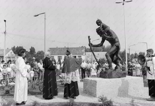 Szobrászat - Szent Kristóf szobrának felszentelése