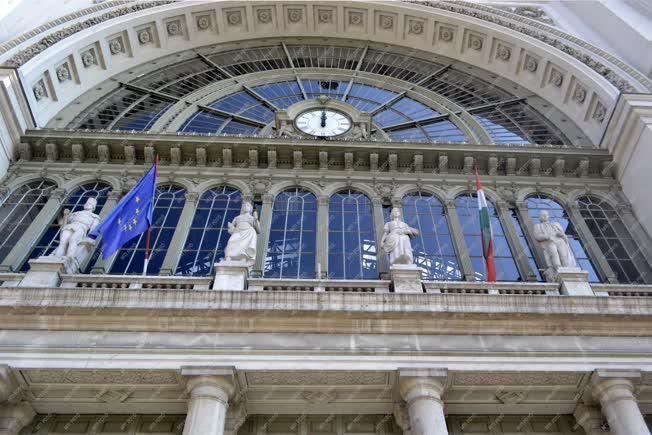 Műalkotás - Budapest - Keleti pályaudvar homlokzati szobrai