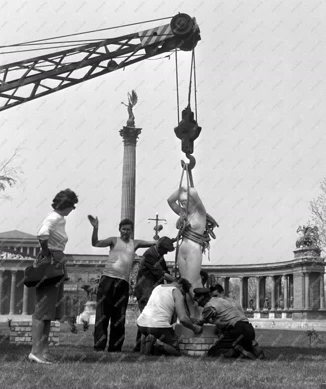 Kultúra - A IX. Magyar Képzőművészeti Kiállítás előkészületei