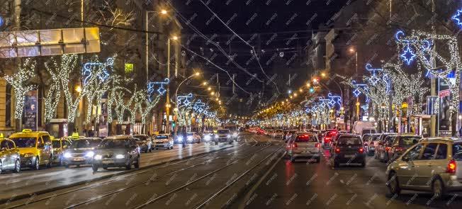Városkép - Budapest - Díszkivilágítás a Teréz körúton