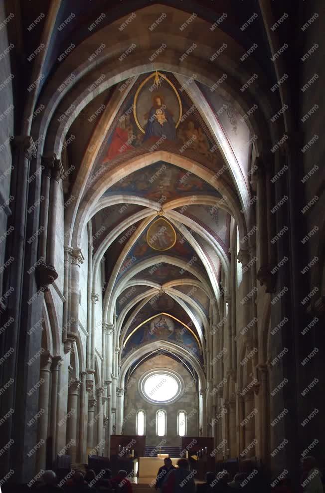 Egyházi épület - Pannonhalma - A gótikus Szent Márton-bazilika