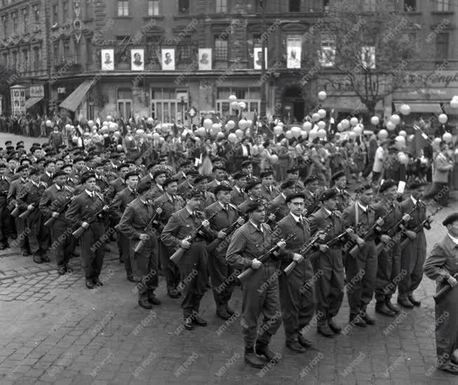 Politika - Felvonulás 1957. május elsején