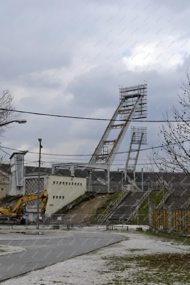 Épületbontás - Budapest - Bontják a Puskás Ferenc Stadiont