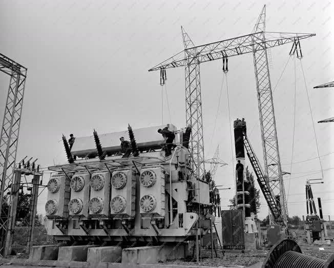Ipar - Szolnok csatlakozott a 220 kV-os elektromos hálózathoz