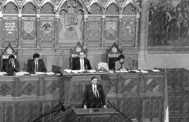 Belpolitika - Kormányalakító parlamenti ülés
