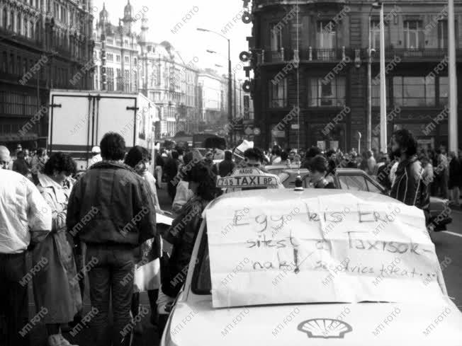 Taxisok demonstrációja Budapesten