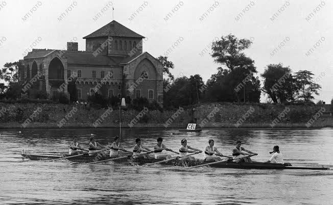 Sport - Evezés - Magyarország-NDK regatta verseny Tatán