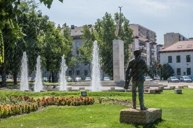 Köztéri szobor - Budapest  - A Pesti srác 