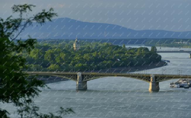 Városkép - Budapest - Dunai panoráma a Margit híddal és a Margitszigettel