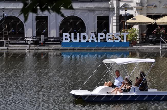 Városkép - Budapest - Csónakázók a városligeti tavon
