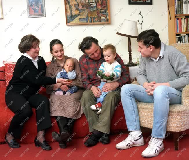 Belpolitika - Személy - Für Lajos családjával