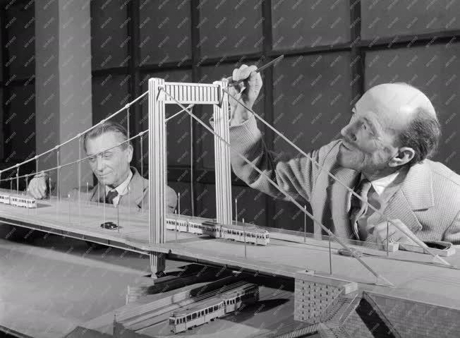 Műszaki tudomány - Az új Erzsébet híd makettje