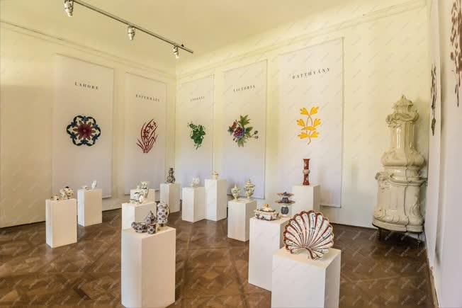 Kiállítás - Kiállítás herendi porcelán dísztárgyakból