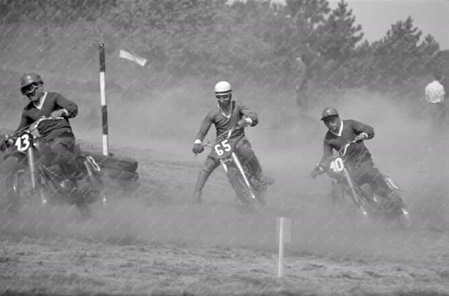 Sport - Motorsport - A motocross bajnokság első fordulója