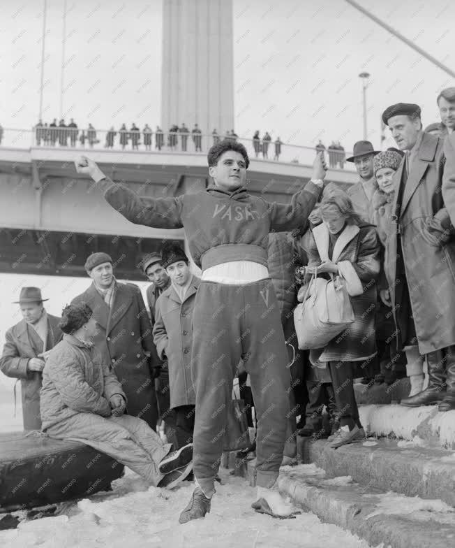 Sport - Szabadidő - Schirilla György sportoló Duna átúszása