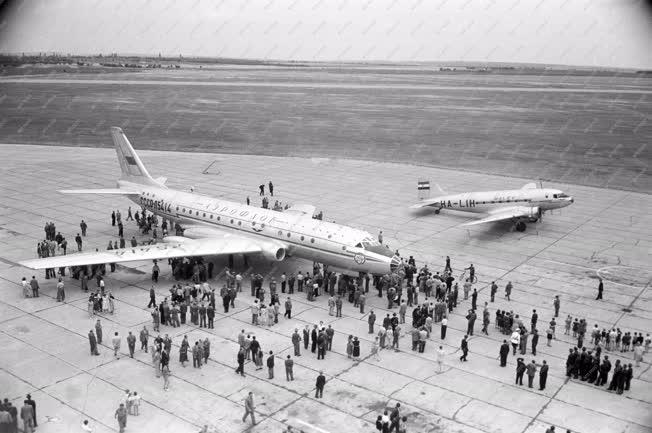 Ipar - Repülőgépgyártás - A TU-104-es szovjet gép Budapesten