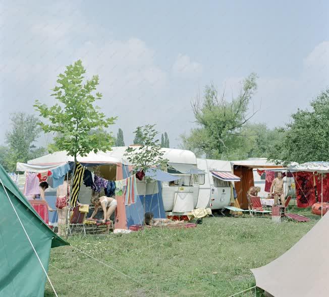 Idegenforgalom - A balatonfüredi kemping