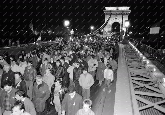 Ünnep - Alternatív szervezetek demonstrációja Március 15-én Budapesten