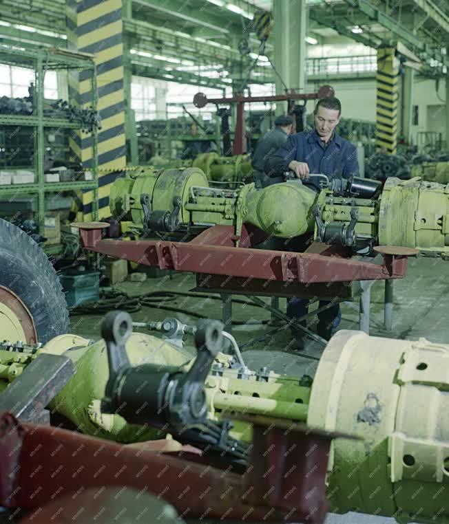 Ipar - Járműpadlóváz-gyártás a Csepel Autógyárban