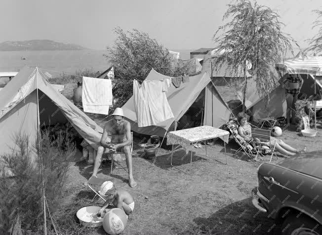 Életkép - Augusztusi vasárnap a Balatonon