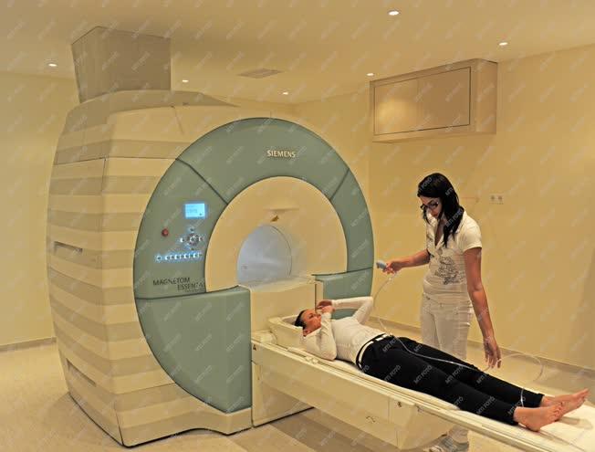 Egészségügy - Debrecen - MRI készülék a Kenézy Kórházban