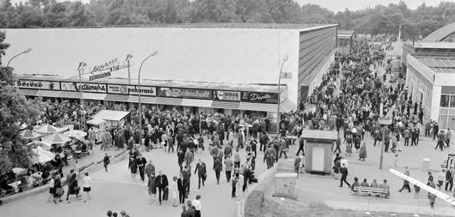 Városkép-életkép - Kiállítás - BNV - Könnyűipari pavilon