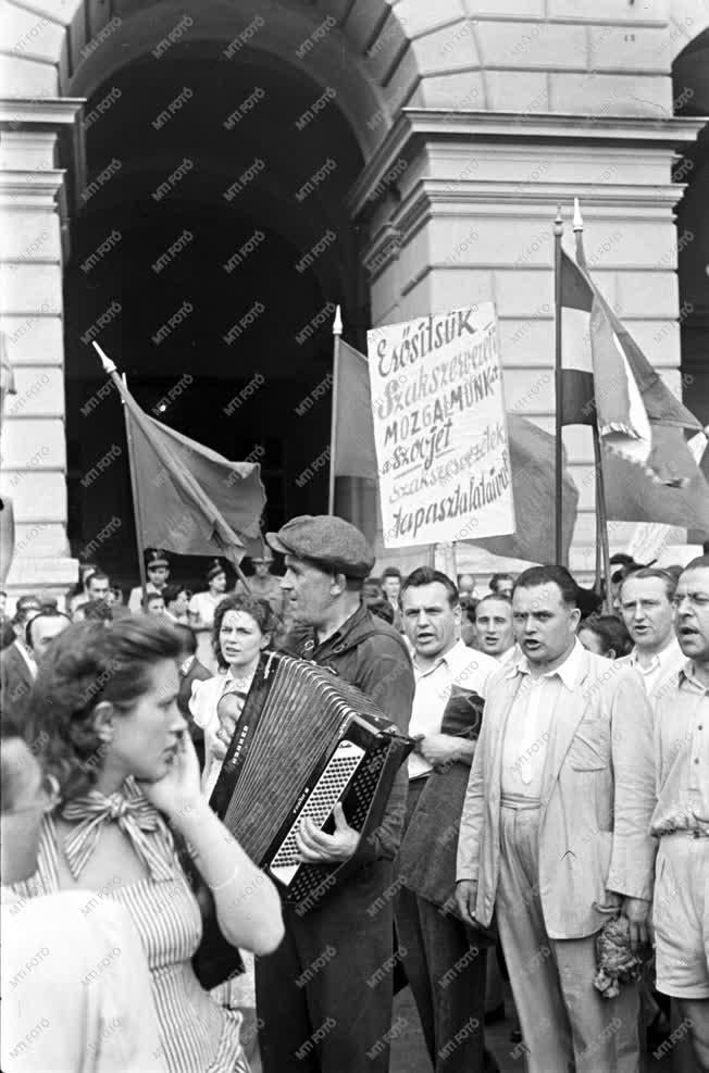 Belpolitika - Békegyűlés Budapesten