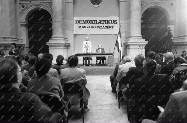 Belpolitika - Demokratikus Magyarországért Mozgalom alakuló ülés