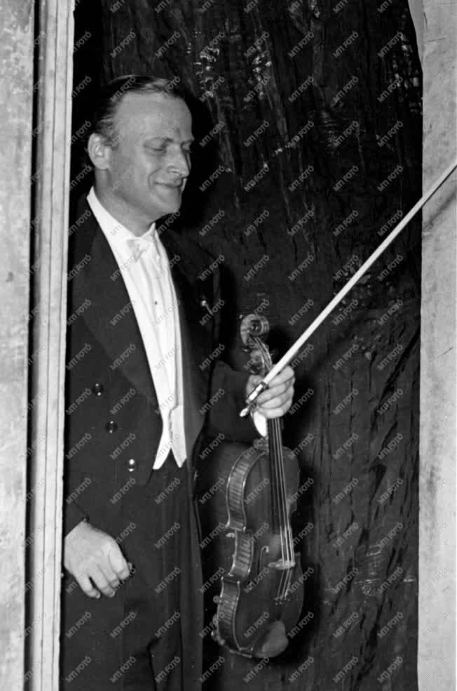 Művész portré - Yehudi Menuhin